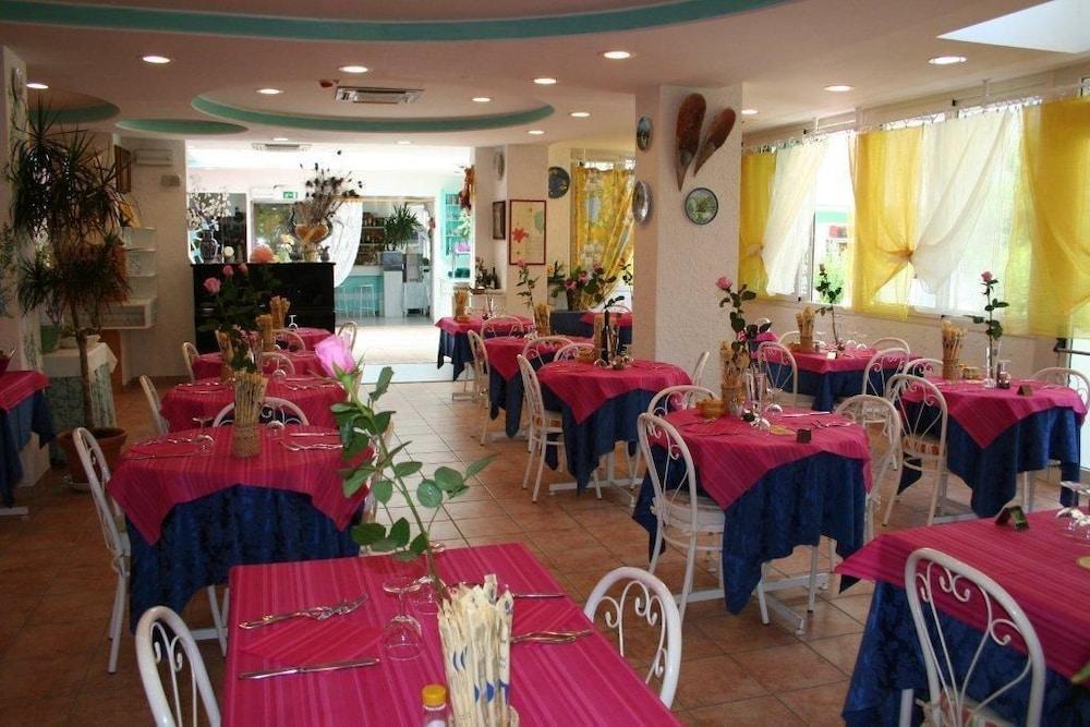 Hotel Marconi كاتوليكا المظهر الخارجي الصورة
