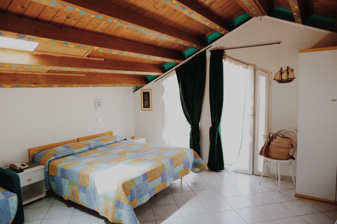 Hotel Marconi كاتوليكا المظهر الخارجي الصورة